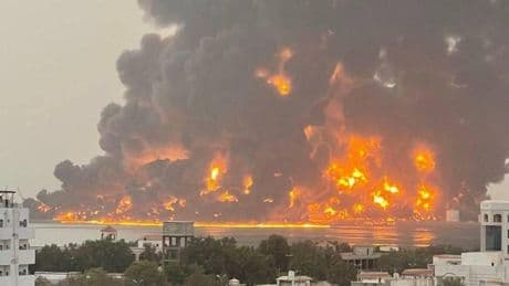 Las Fuerzas de Defensa de Israel bombardean objetivos de los rebeldes hutíes en el puerto de la ciudad de Hodeida