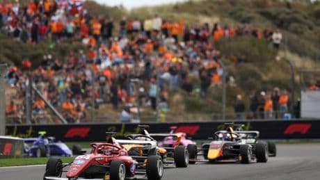 Maya Weug boekt dominante zege in vrouwenrace bij Dutch Grand Prix