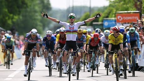 Mathieu van der Poel komt net tekort in openingsetappe Dauphiné, Tadej Pogacar slaat toe in elitegroepje