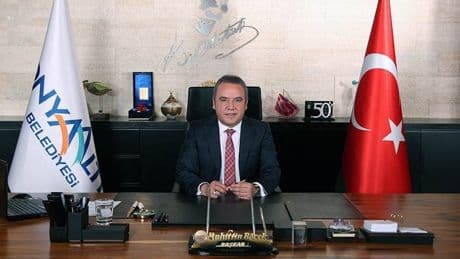 Muhittin Böcek hastaneye kaldırıldı