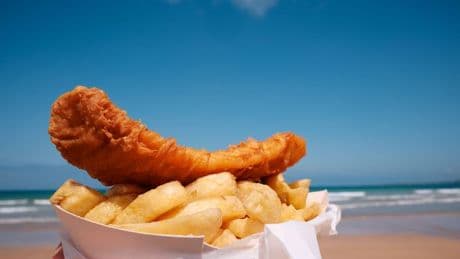 American in UK tries fish and chips but is told they've 'made a mistake'