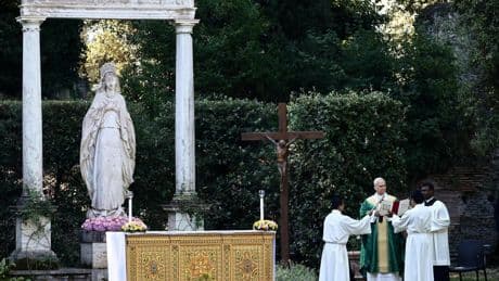 Léon XIV : depuis les jardins de Castel Gandolfo, le pape appelle à une conversion écologique