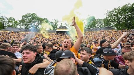 Fußball: Dresden und Bielefeld steigen in die 2. Liga auf
