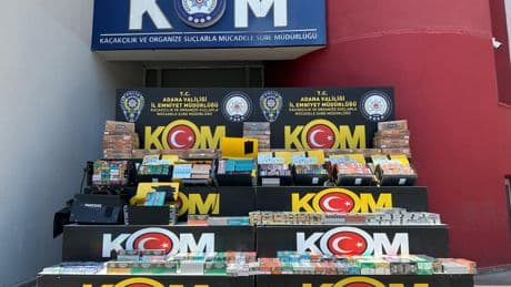 Adana'da kargo paketlerinde kaçak 1350 paket sigara ve 1900 elektronik sigara bulundu