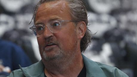 Mort de Matthew Perry : le principal médecin poursuivi va plaider coupable de distribution de kétamine