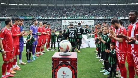 Şampiyon Kocaelispor son maçına alkışlarla çıktı