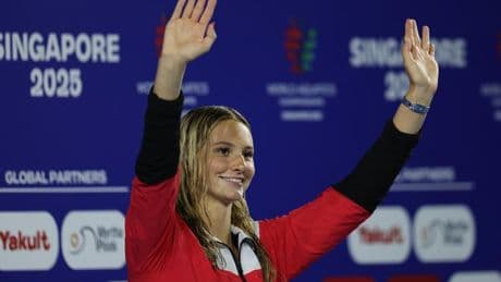 La canadiense McIntosh golpea primero a Ledecky