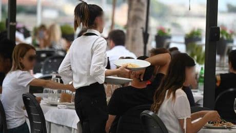 Estate 2025, 50mila lavoratori stagionali secondo Assolavoro. Maggiori assunzioni al nord-est