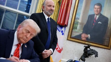 Semi-conducteurs, smartphones, ordinateurs: l'administration Trump annonce finalement des droits de douane "dans un mois ou deux"