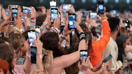 Was sagen 15-Jährige über ein mögliches Verbot? „Auf jeden Fall machen Social Media süchtig“
