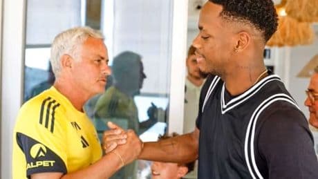 Mourinho, Jhon Duran'ı böyle karşıladı