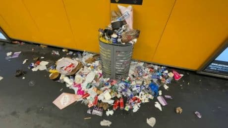 "Ça me donne mal au cœur": les poubelles débordent de nouveau dans le métro marseillais, les usagers agacés