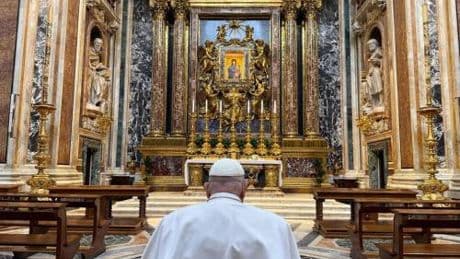 All'ateo Cercas piace la Chiesa "miracolosa", ma in stile Ong