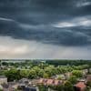 Na tropische dag slaat weer zaterdagavond om: zondag forse onweersbuien met hagel en wind