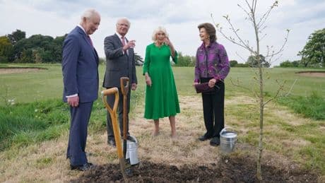König Charles und König Carl Gustaf: Königliche Gartenarbeit mit Bedeutung