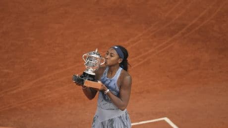 Coco Gauff defeats top-ranked Aryna Sabalenka in 3 sets to win her first French Open title