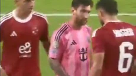 El pique entre Messi y un jugador egipcio... en el que saltaron chispas