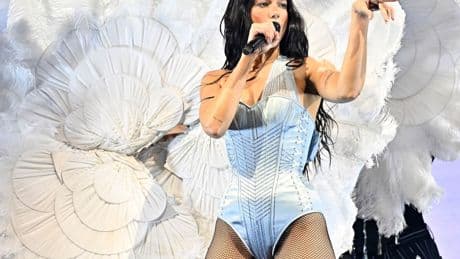 Britisch-albanischer Popstar in München: Dua Lipa verwandelt die Olympiahalle zur schönsten Massendisco