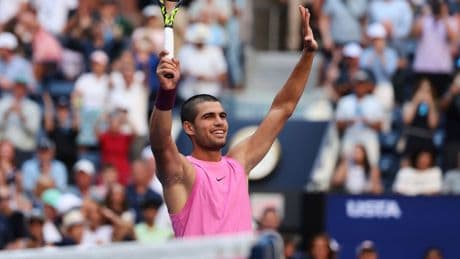 Carlos Alcaraz thrills US Open crowd as he eases into quarter-finals