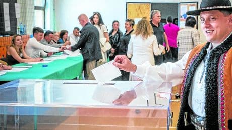 El empate entre europeístas y nacionalistas deja el futuro político de Polonia en el aire