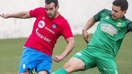 Muere a los 29 años un futbolista aplastado por un bastidor de 200 kilos