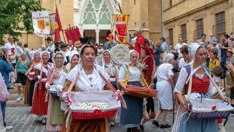 Les fêtes traditionnelles, âmes des territoires, sont en danger : 30 % ont disparu en quatre ans