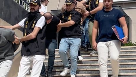 İş vaadiyle getirdikleri kadınlara fuhuş yaptırdılar