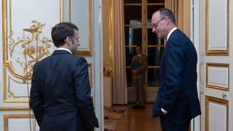 Antrittsbesuch in Paris: Warum Neu-Kanzler Merz in Frankreich schon jetzt als Held gilt