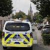 Brandweer doet metingen in ontruimde woningen na brand in diepvriesgroentenbedrijf in Staden: onduidelijk of bewoners vandaag naar huis kunnen