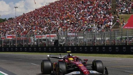 Hamilton entra en la liturgia de los 'tifosi'... con un cuarto