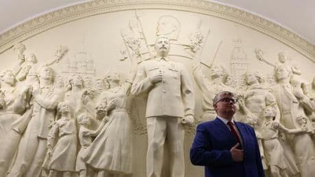 Mosca, nella metro spunta la statua di Stalin. Il dittatore ?arruolato? dal Cremlino