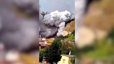 Große Rauchwolke - Feuerwerksfabrik explodiert in Neapel