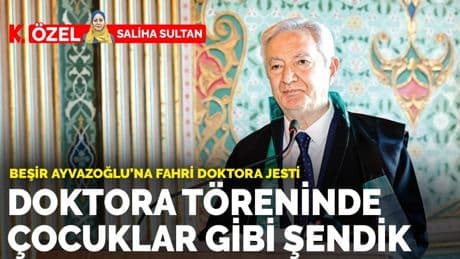 Beşir Ayvazoğlu’na Fahri Doktora Jesti: Doktora töreninde çocuklar gibi şendik