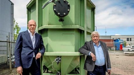 Vader Simon (76) trots op zoon als opvolger van bedrijf, maar: ’Helemaal stoppen zal ik nooit’