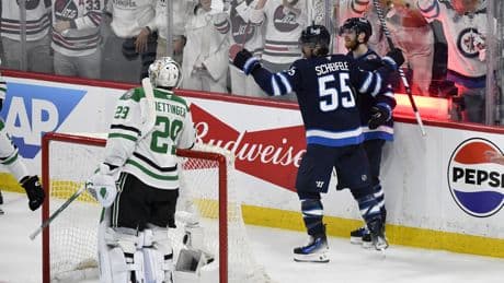 Winnipeg Jets suffocate Stars 4-0 to avoid elimination
