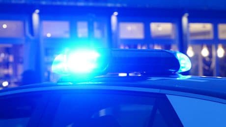 Mordverdacht! Ehemann festgenommen - Frau (40) mit Benzin übergossen und angezündet