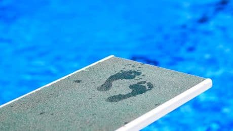 13-Jährige schrie um Hilfe – Mann belästigt zwei junge Mädchen in Freibad