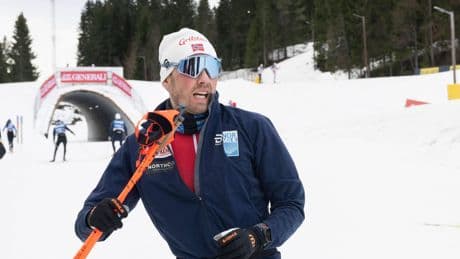 Norwegischer Skilangläufer Emil Iversen von einem Schäferhund gebissen