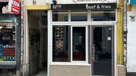 Neuer Imbiss in der Düsseldorfer Altstadt: „Beef & Fries“ statt Pizza und Koks