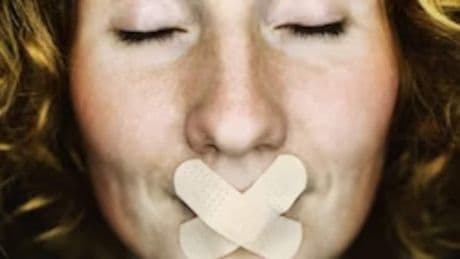 Mouth Taping: Studie warnt vor Schlaf-Trend mit zugeklebtem Mund