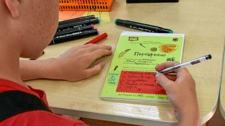En Russie, un manuel scolaire pour repérer les enfants de migrants « à risque »