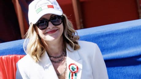 Giorgia Meloni: «Referendum? Vado al seggio, ma non ritiro le schede». Ecco cosa significa e perché non conterà per il quorum. Ira opposizioni
