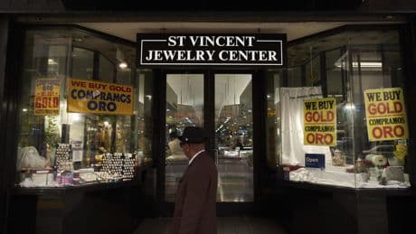 Economic jitters and soaring gold prices create a frenzy for U.S. jewelry merchants