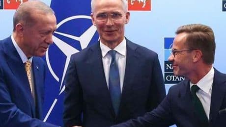 SON DAKİKA HABERLER: İsveç'te büyük skandal: Türkiye görüşmesinin kritik belgelerini havalimanında unuttular!