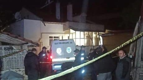 Yakınları camı kırıp içeri girdi, karı-koca ölü bulundu