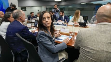 Las eléctricas maniobran para apartar a la patronal que defiende a Corredor de la investigación del apagón: "Es poner al lobo a vigilar a las ovejas"
