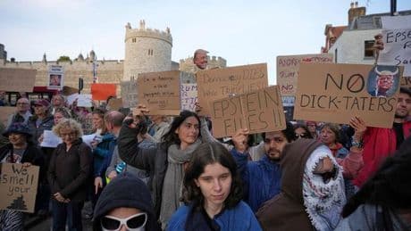 Trump-Staatsbesuch: Fotos von Trump mit Epstein auf Schloss Windsor projiziert