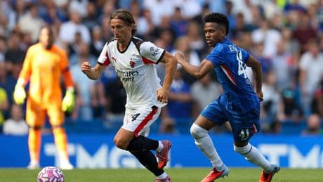 Modric debuta con el Milan en la derrota ante el Chelsea