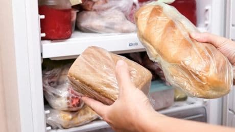 ¿Congelas el pan? Podrías estar poniendo en riesgo tu salud por este motivo