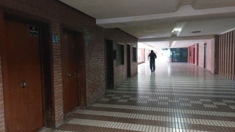 Vecinos denuncian la proliferación de infravivienda en lonjas de Las Arenas